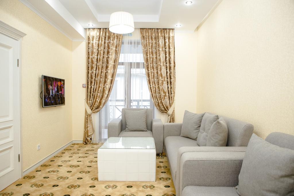 Luxury House Otel Çimkent Dış mekan fotoğraf