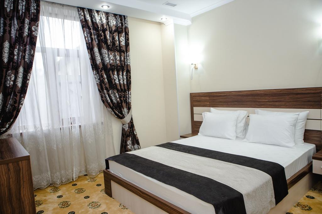 Luxury House Otel Çimkent Dış mekan fotoğraf