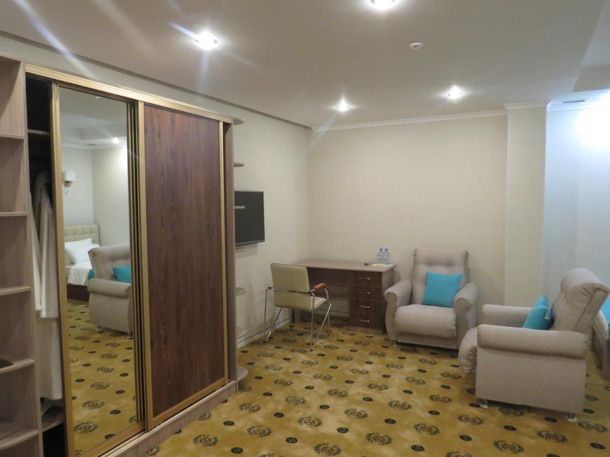 Luxury House Otel Çimkent Dış mekan fotoğraf