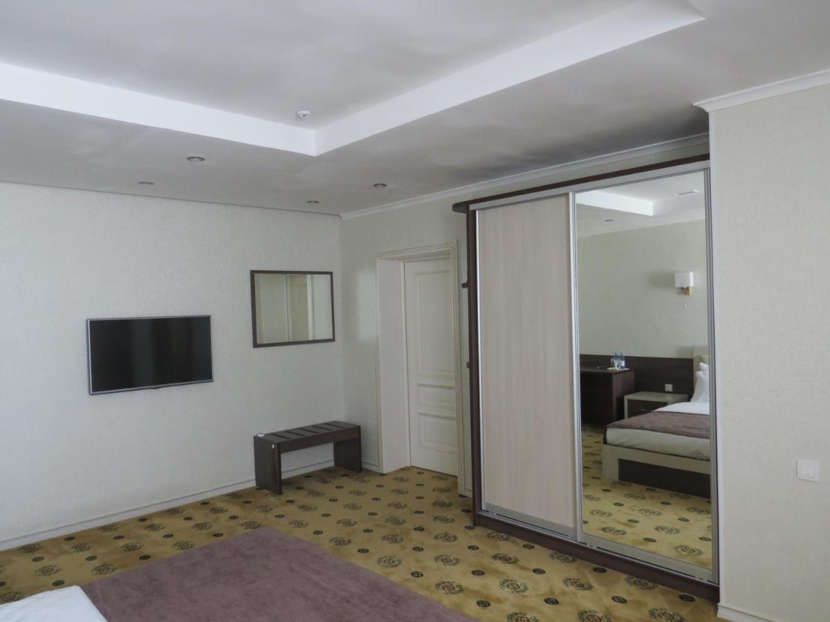 Luxury House Otel Çimkent Dış mekan fotoğraf